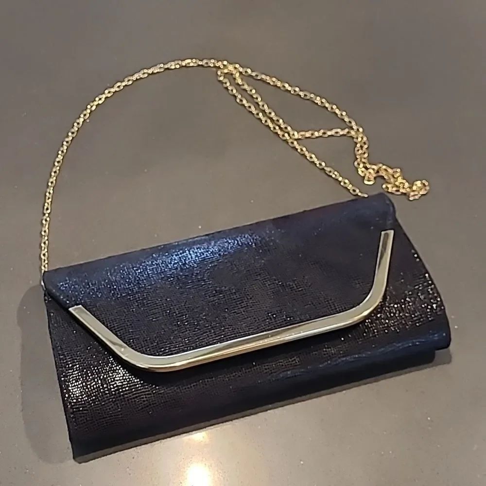 Magnetic closure snap black evening purse, removable gold toned shoulder strap - Picture 1 of 7